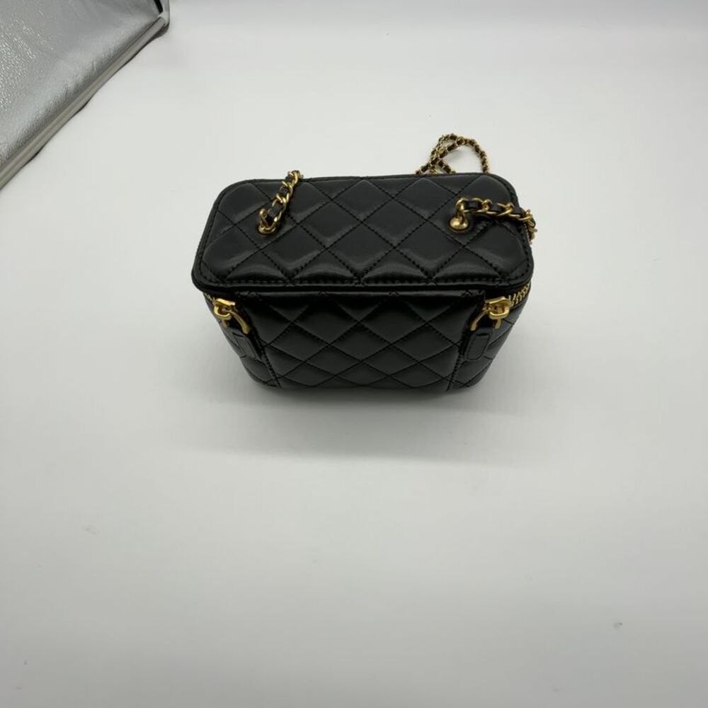 Chanel Heart Vanity Case - Picture 7 of 9